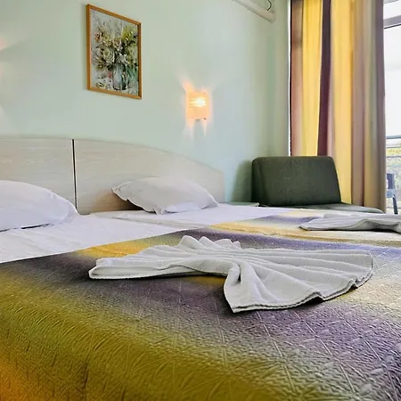 Boomerang - Sunny Hotel