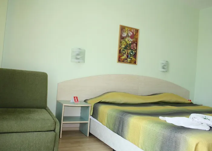 Boomerang - Sunny Hotel