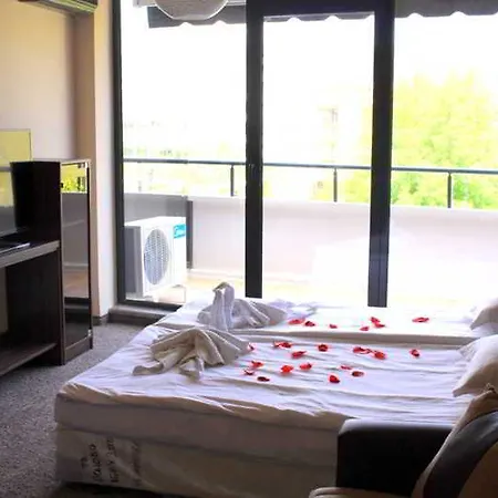 Boomerang - Sunny Hotel Slantchev Briag