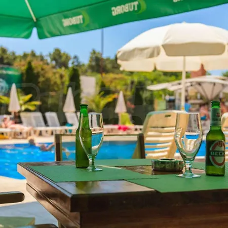 Отель Boomerang - Sunny 3*