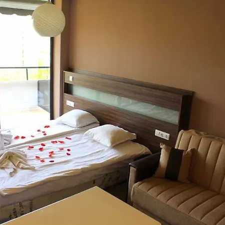 Boomerang - Sunny Hotel